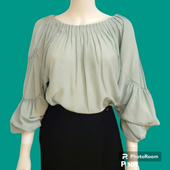 NEIMAN MARCUS Balloon Cascade Sleeve Off Shoulder Peasant Castlecore Blouse - Picture 1 of 8